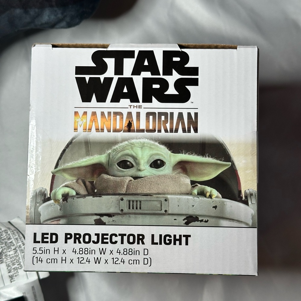 Grogu (Baby Yoda) LED Projector Light comes with free Grogu plushie gift 🎁